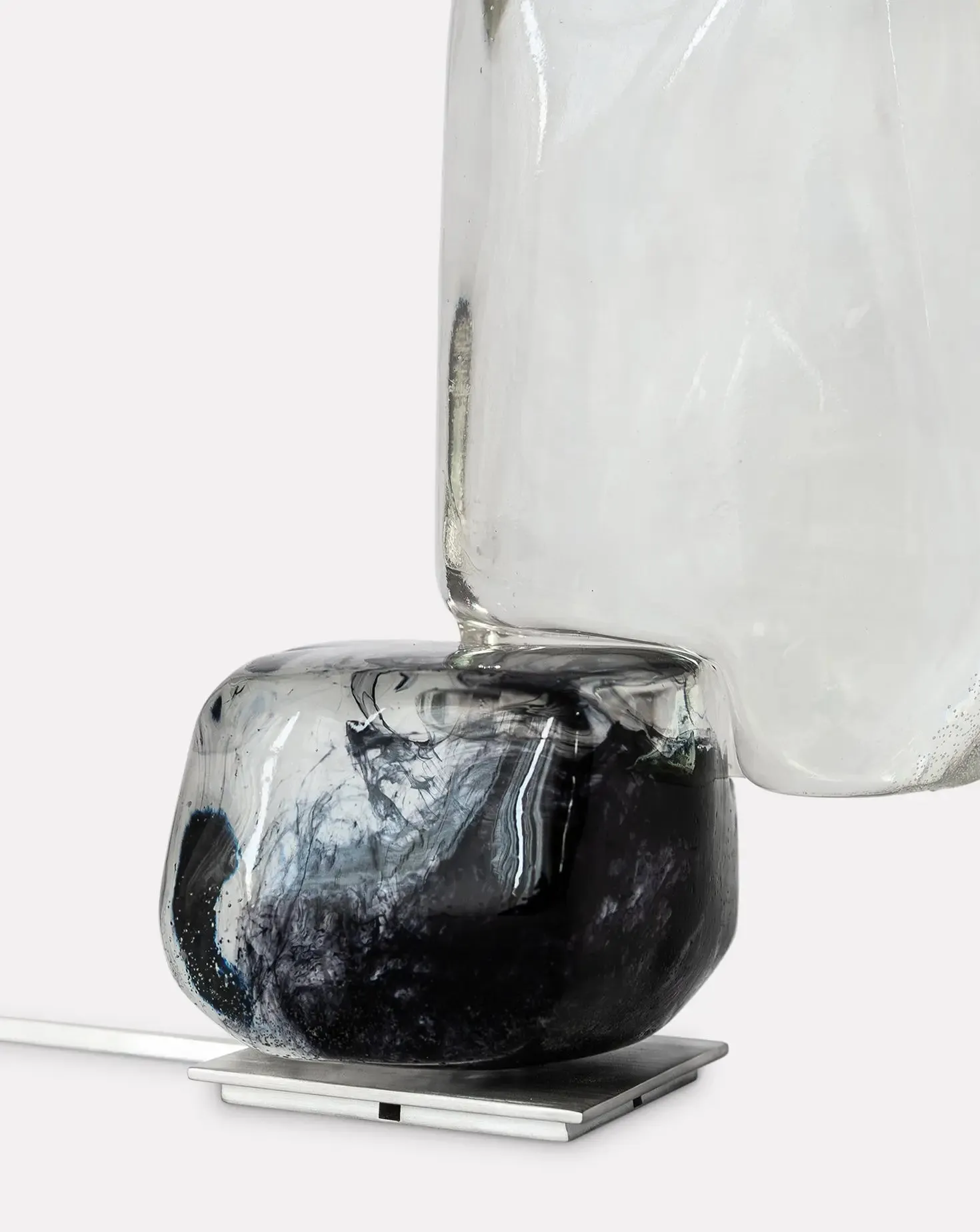 Merlin Black White Candleholder